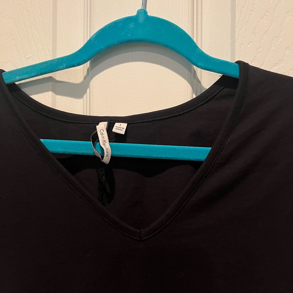 Woman’s black short sleeve t shirt - Picture 2 of 5
